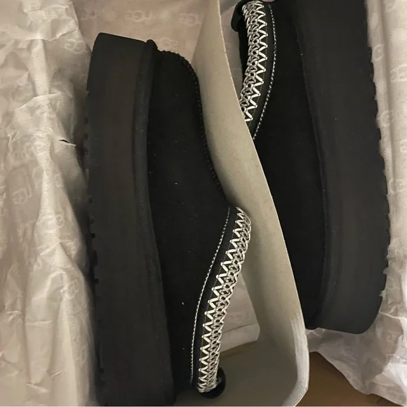 Ugg Tazz slippers